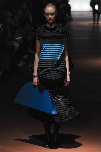 Look 1